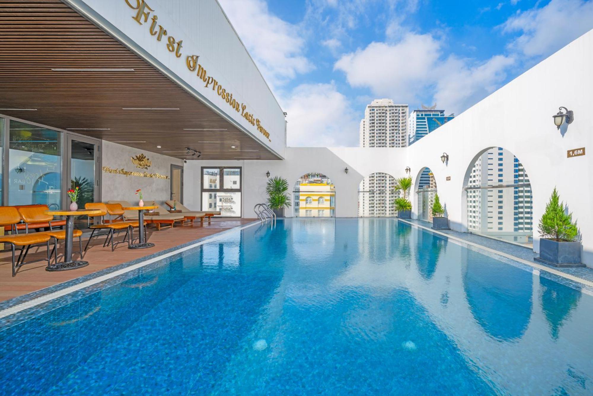 Golden Lotus Hotel Da Nang - Rooftop Bar Sea View Eksteriør bilde